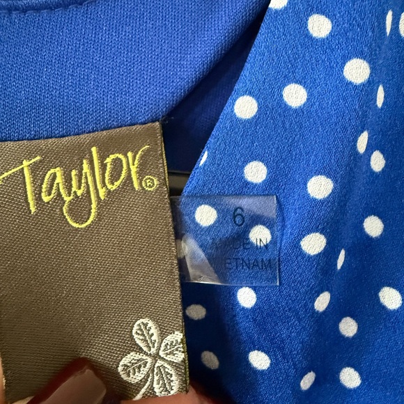 Dress - Picture 4 of 4